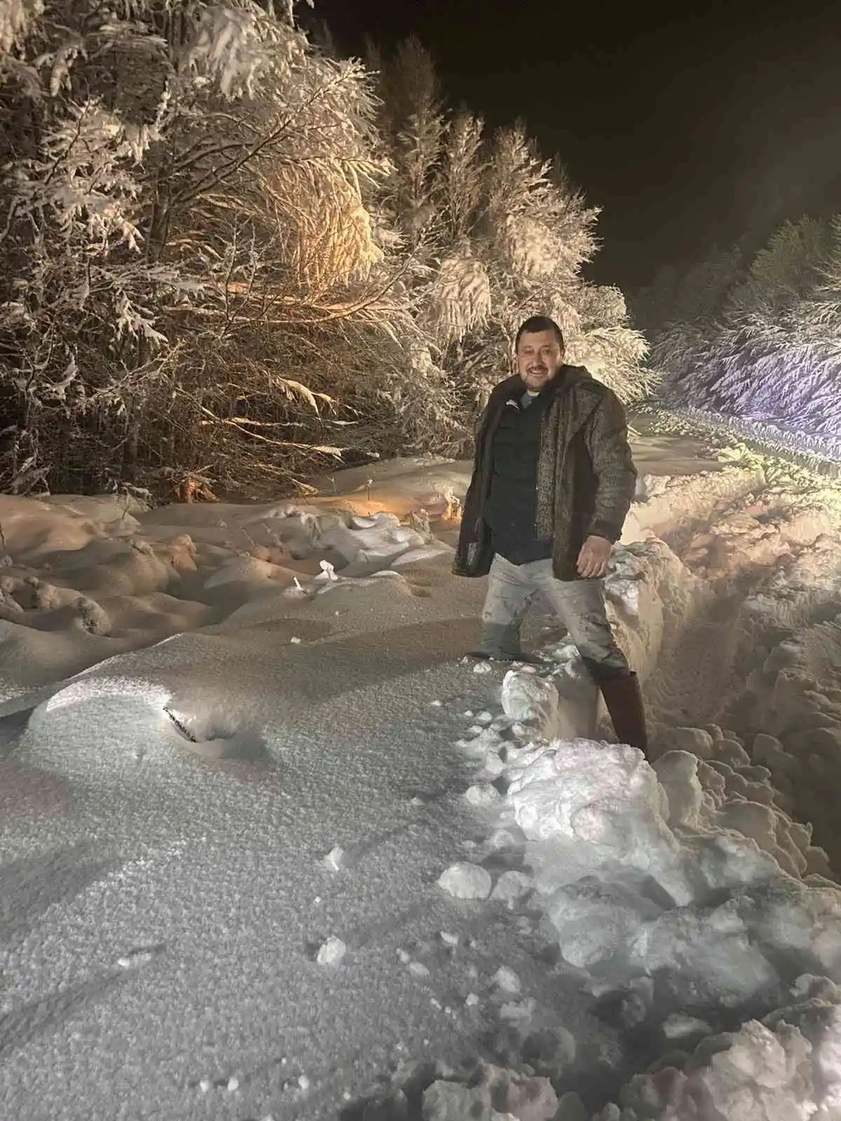 Ulus Dağı’na yağan kar, vatandaşları zirvede buluşturdu
