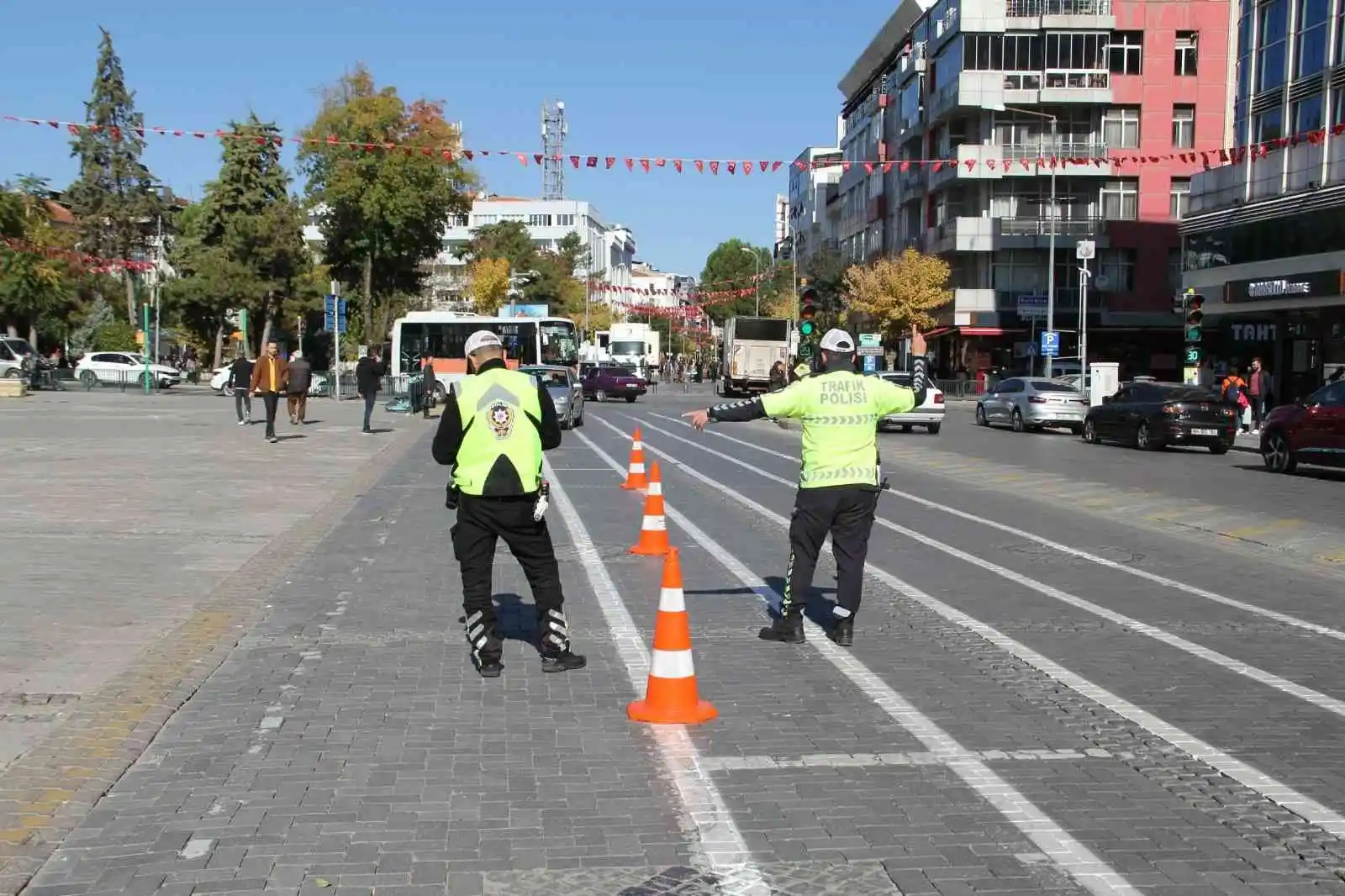 Uşak'ta bin 273 sürücüye para cezası kesildi
