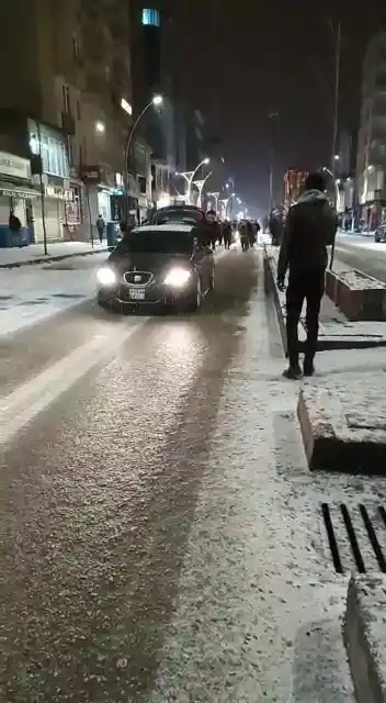 Yüksekova’da Galatasaraylılar sevinçlerini caddelere taşıdı
