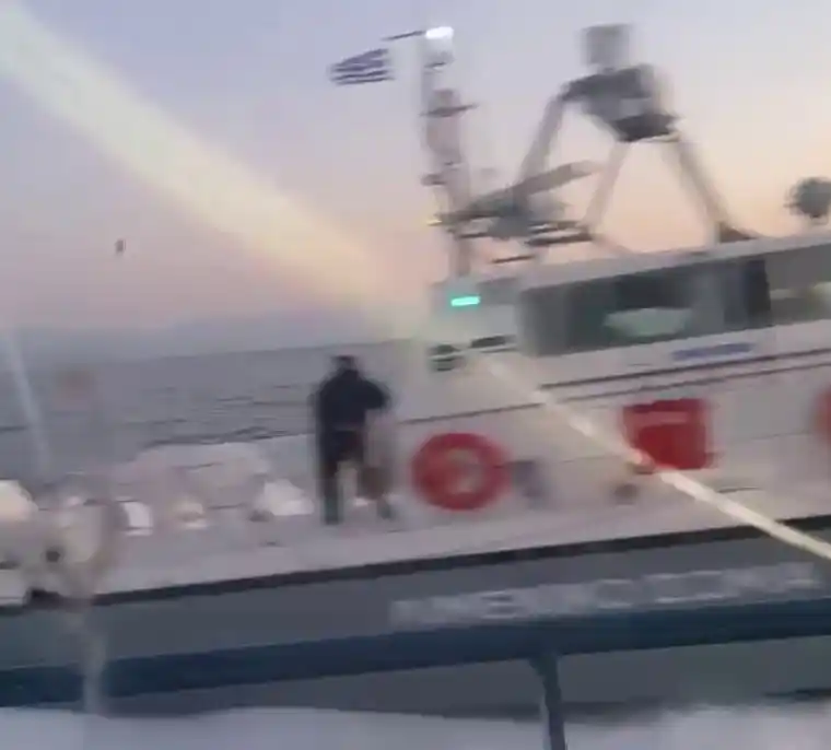Yunan Sahil Güvenliğinden taşlı ve silahlı taciz
