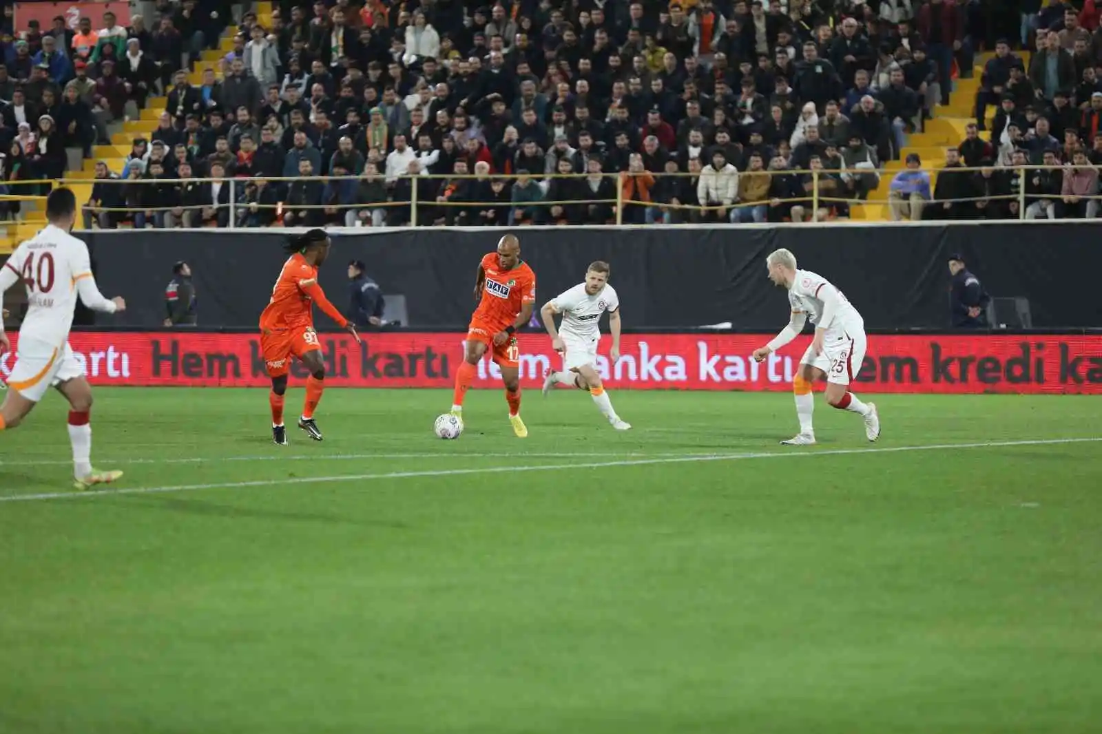 Ziraat Türkiye Kupası: Alanyaspor: 0 - Galatasaray: 2 (İlk yarı)
