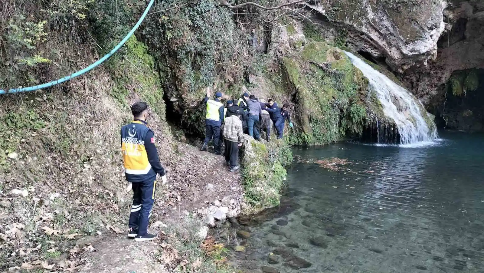 2 gündür aranıyordu, kayalıklarda sıkışmış halde sağ bulundu
