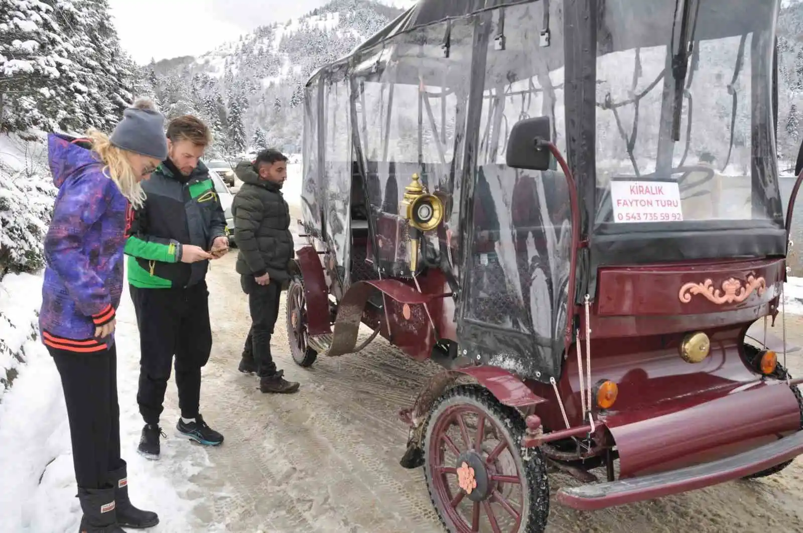 Abant’ın tadını elektrikli faytonla çıkardılar
