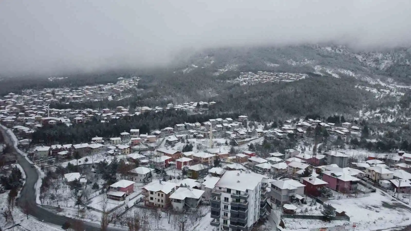 Adana’da kar, yüksek kesimleri beyaza bürüdü
