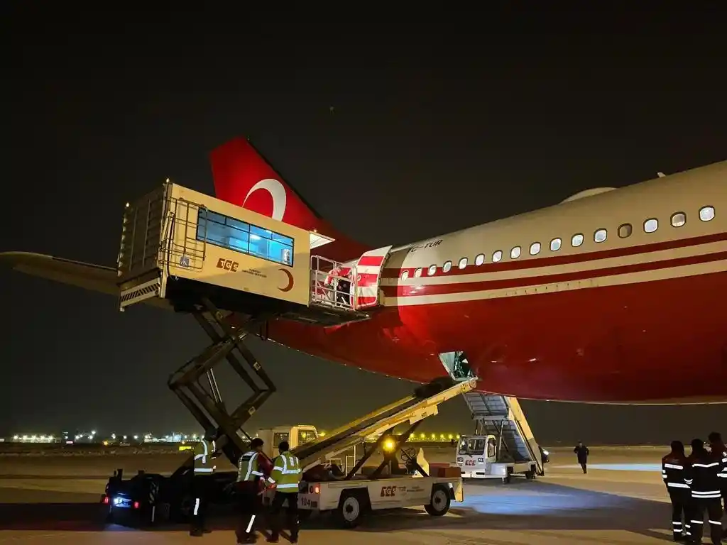 Adana'dan 60 yaralı Cumhurbaşkanlığı uçağı ile Ankara'ya getirildi
