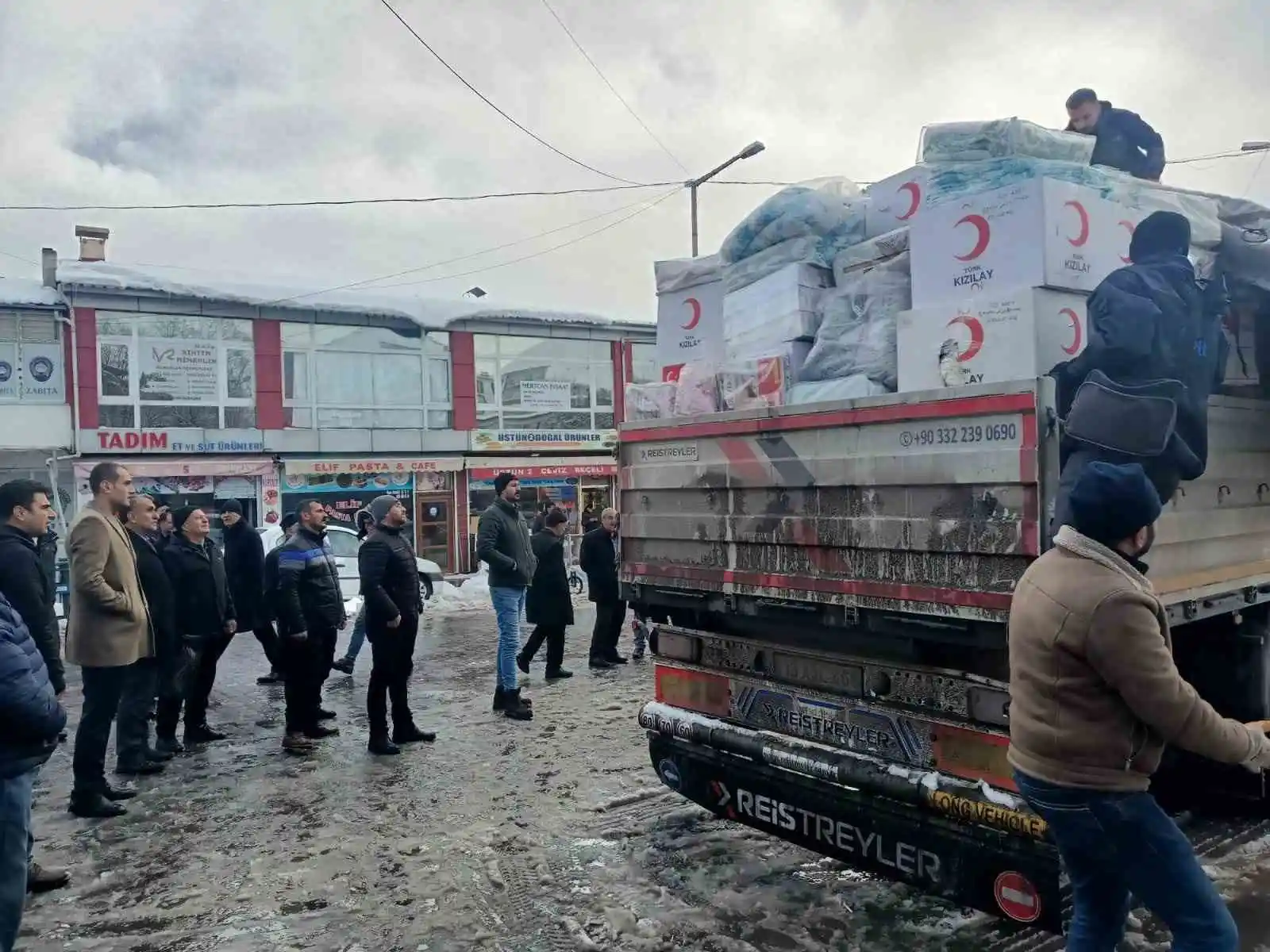 Adilcevaz’dan deprem bölgesine yardım eli
