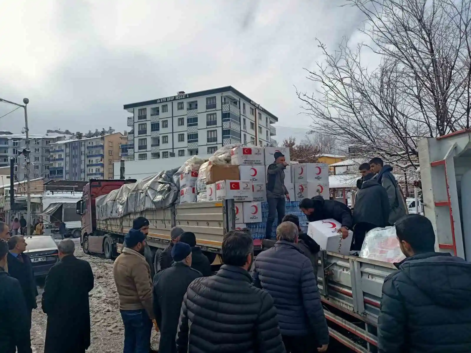 Adilcevaz’dan deprem bölgesine yardım eli
