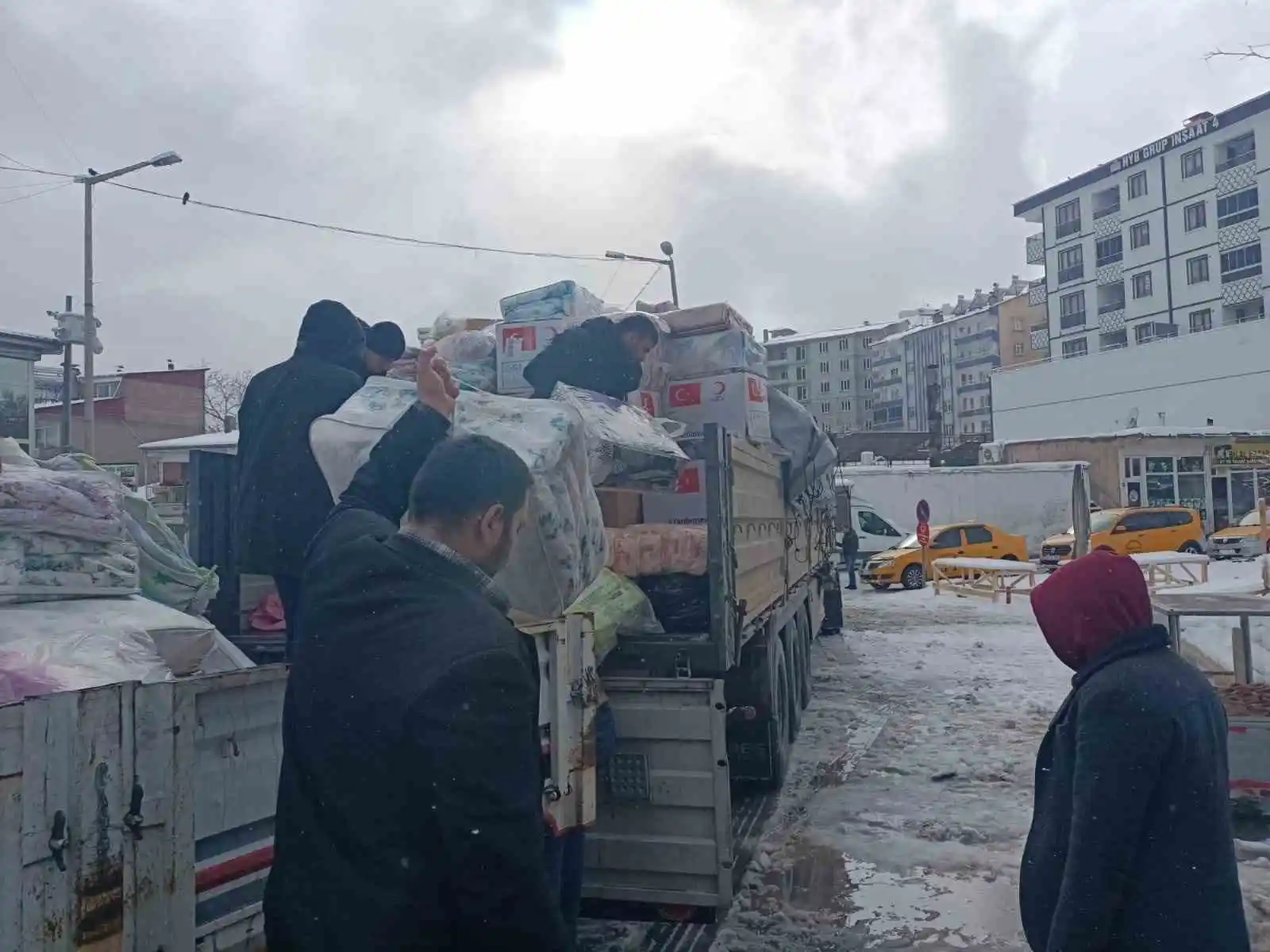 Adilcevaz’dan deprem bölgesine yardım eli
