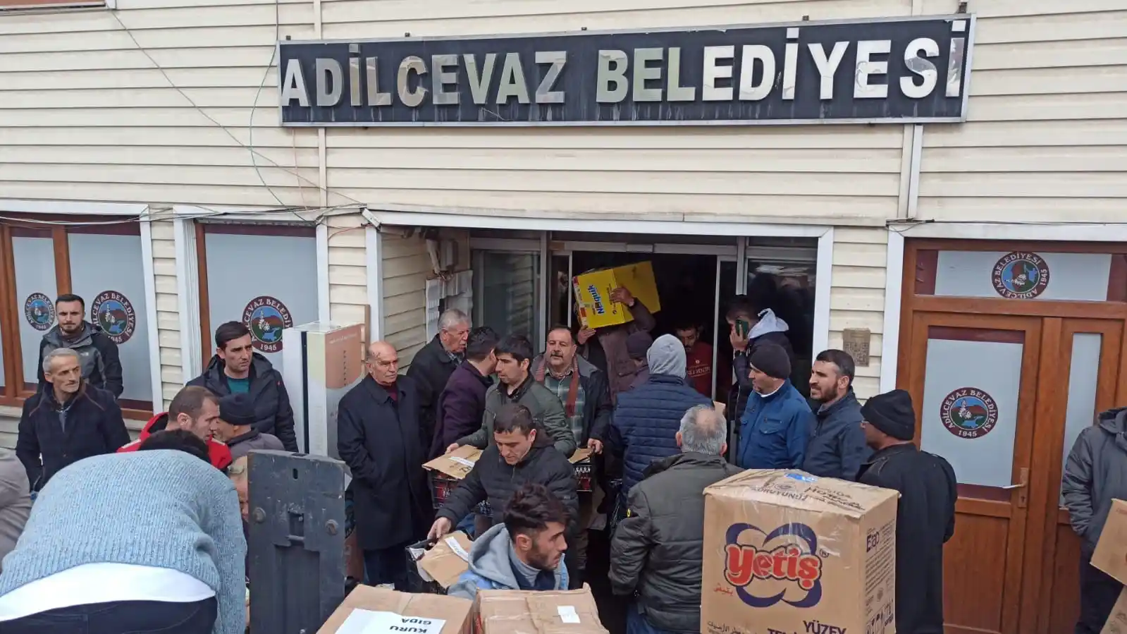 Adilcevaz’dan deprem bölgesine yardım eli
