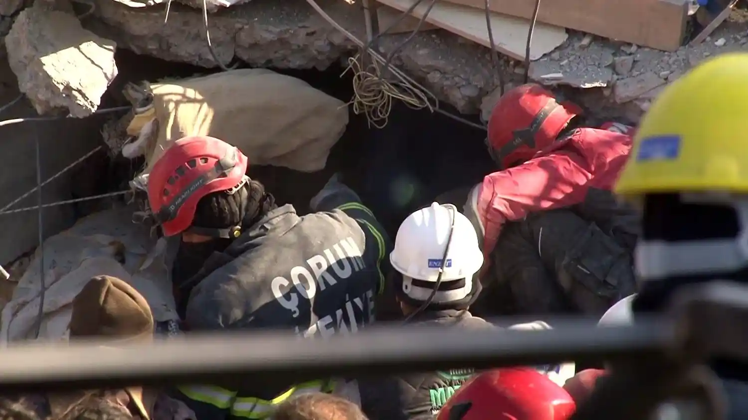 Adıyaman'da 151. saatte 8 yaşındaki Hacı Ahmet'ten güzel haber bekleniyor
