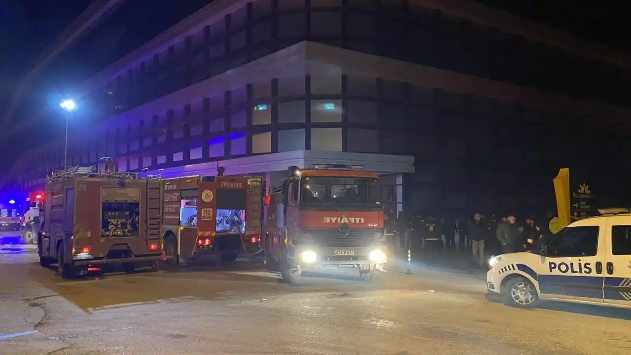 Adıyaman’da alışveriş merkezinde korkutan yangın
