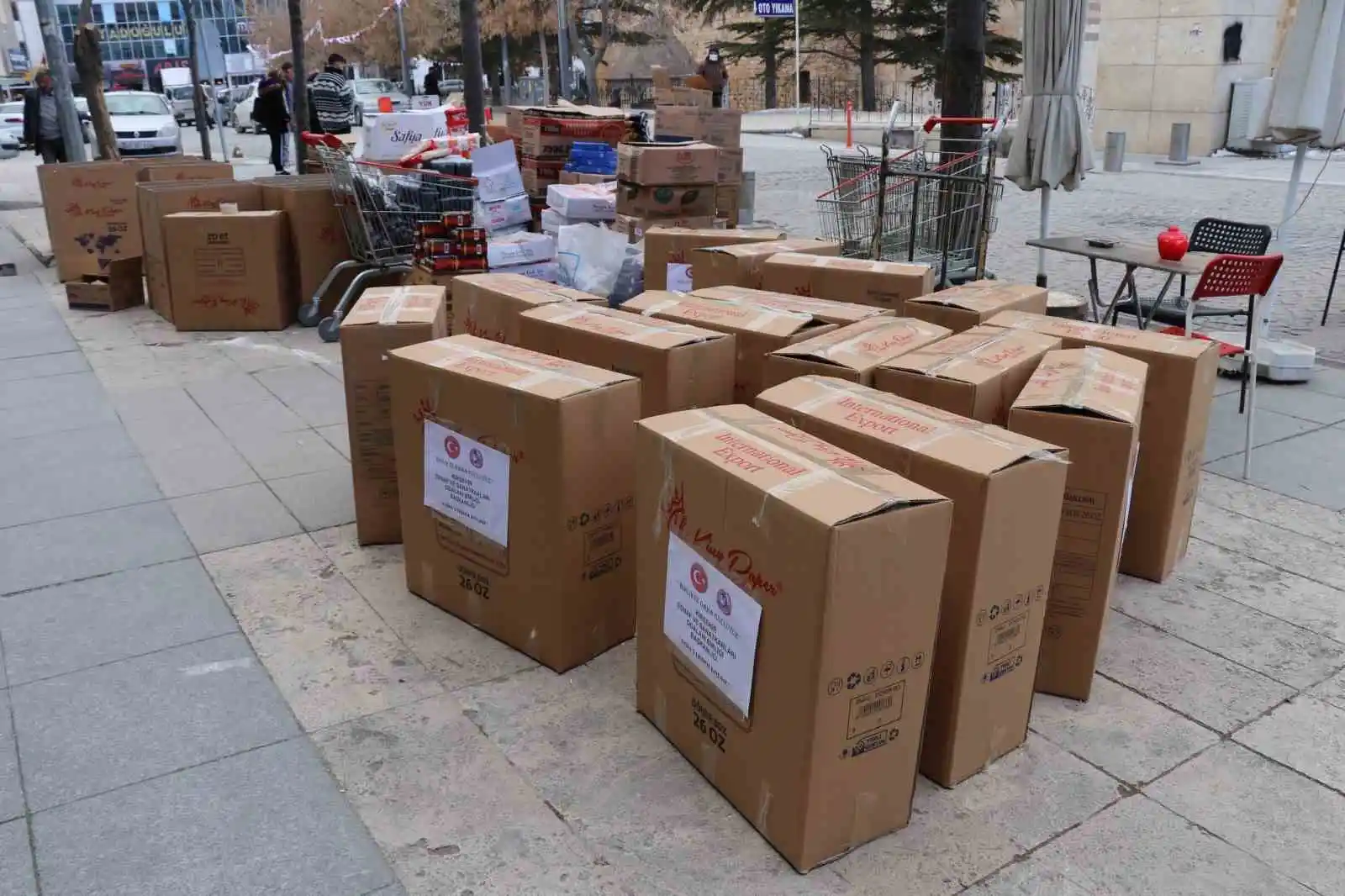 Afet bölgesine Kırşehir'den yardımlar sürüyor
