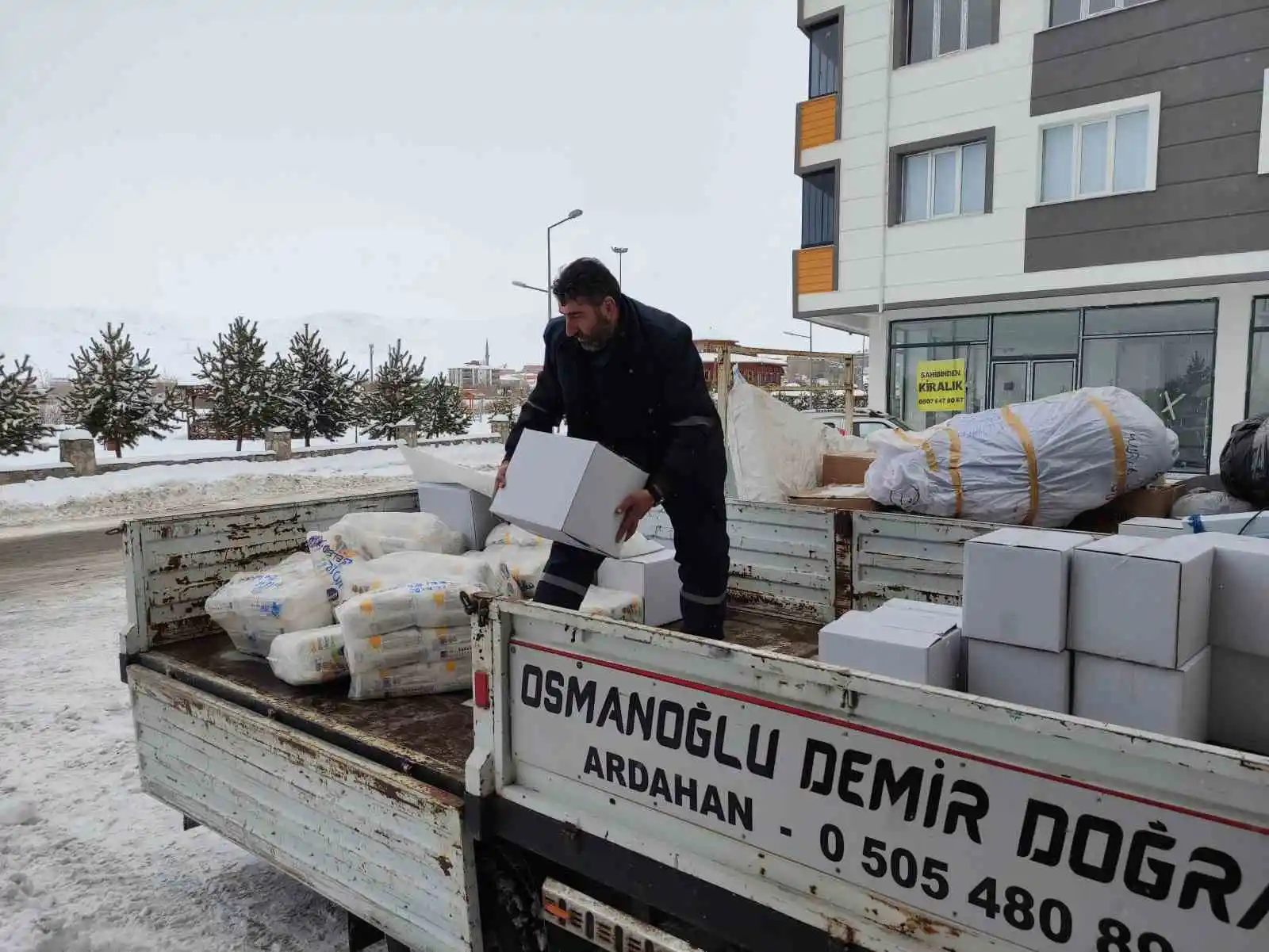 AK Parti Ardahan İl Başkanlığı’ndan yardım seferberliği
