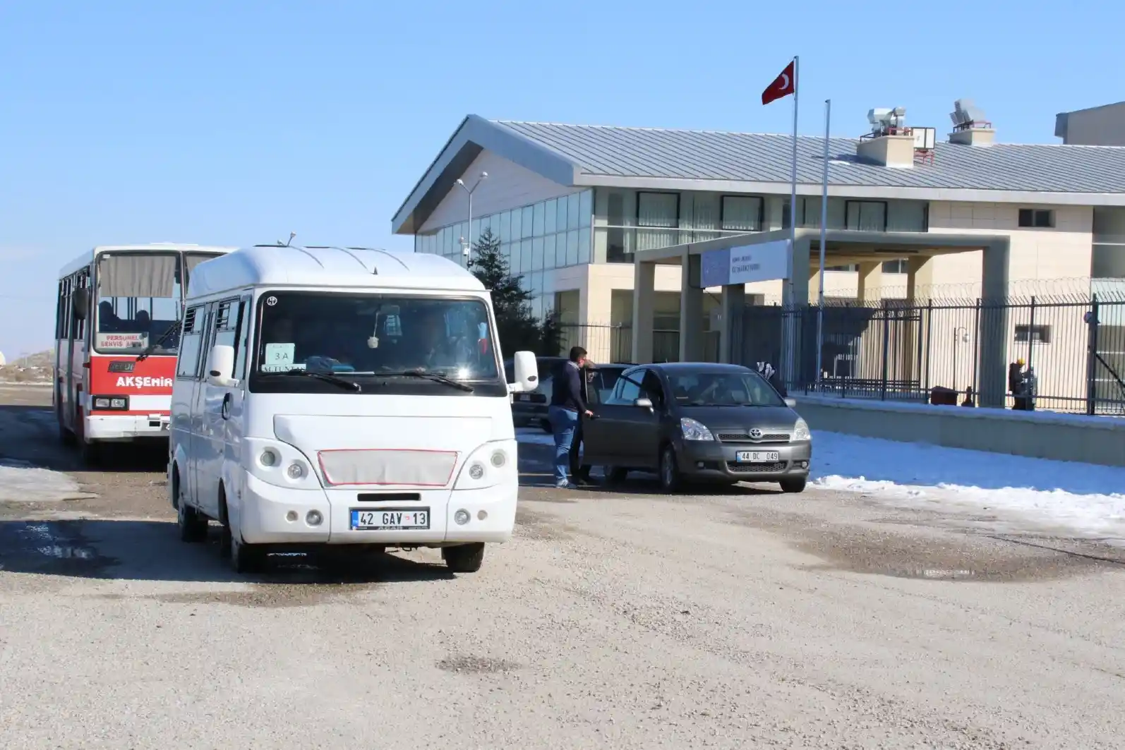 Akşehir Belediyesi’nden depremzedeler için ücretsiz servis
