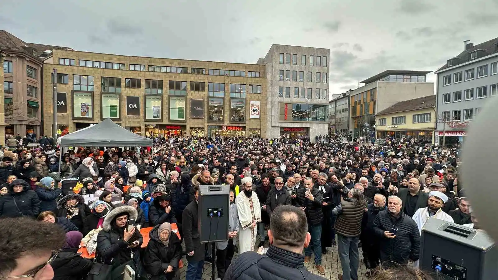 Almanya'da imamlar ve papazlar Türkiye için dua etti
