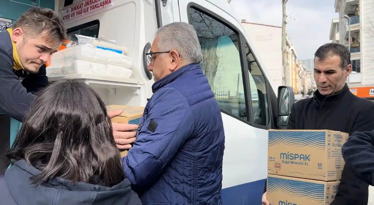 Ambulanslar depremzedeler için Esenyurt’tan yola çıktı
