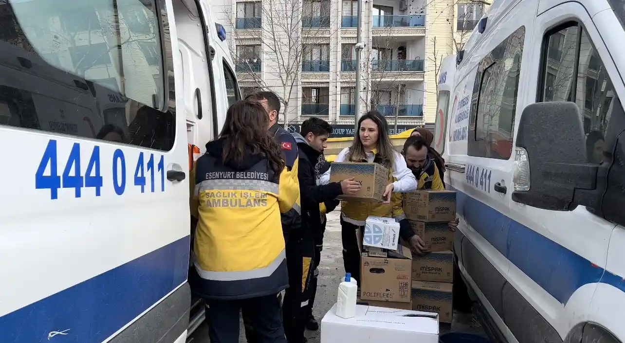 Ambulanslar depremzedeler için Esenyurt’tan yola çıktı
