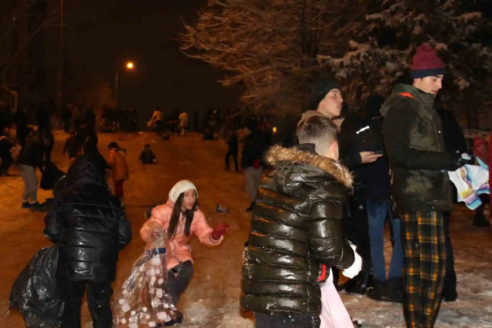 Ankara'da karın keyfini çocukları çıkardı
