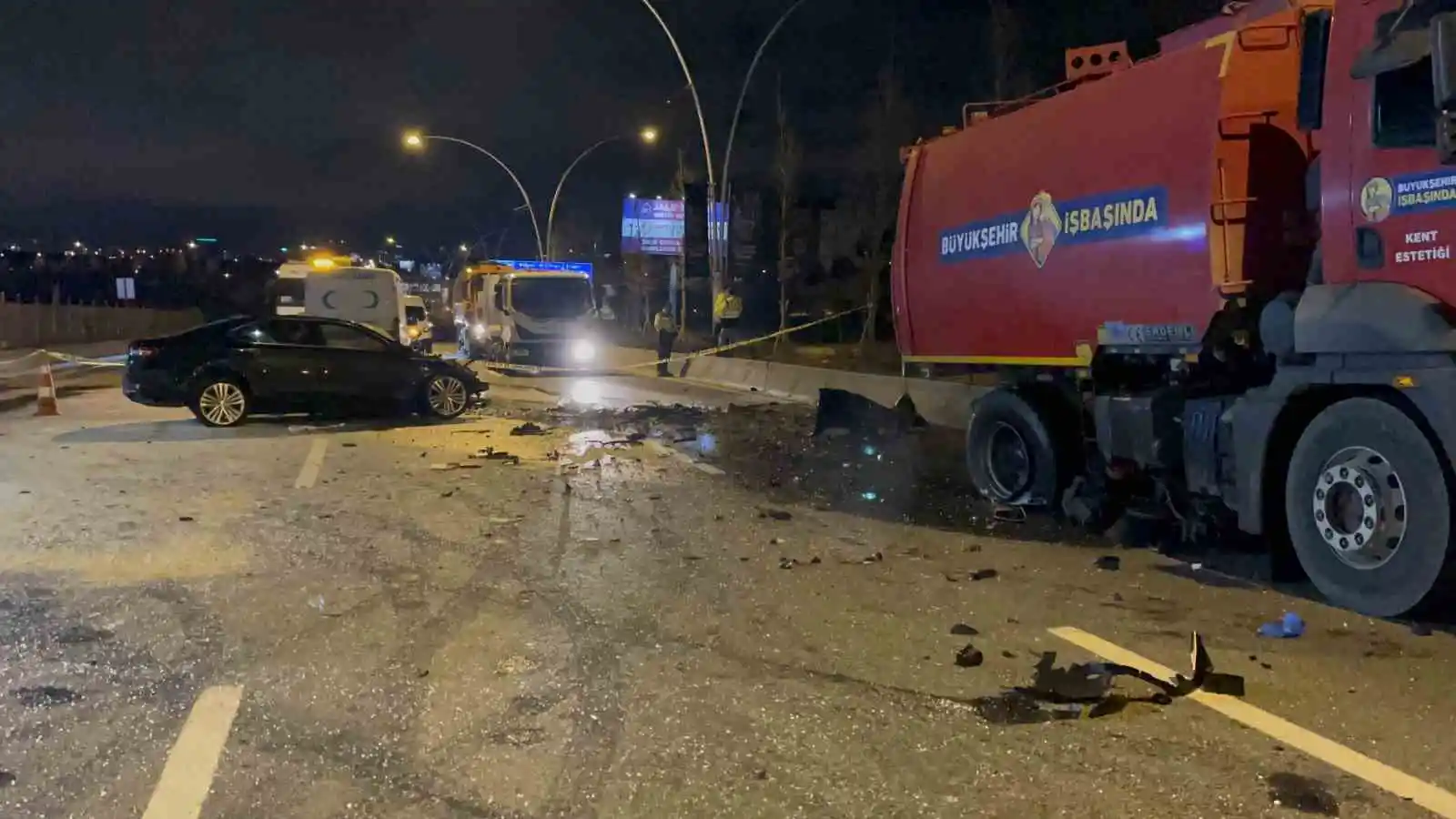 Ankara’da sulama tankerine çarpan otomobilin sürücüsü olay yerinde hayatını kaybetti
