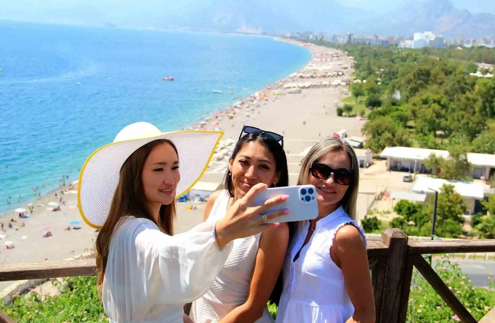 Antalya’dan 2023’e rekor giriş: Turist sayısında geçen yıla yüzde 62,8 fark
