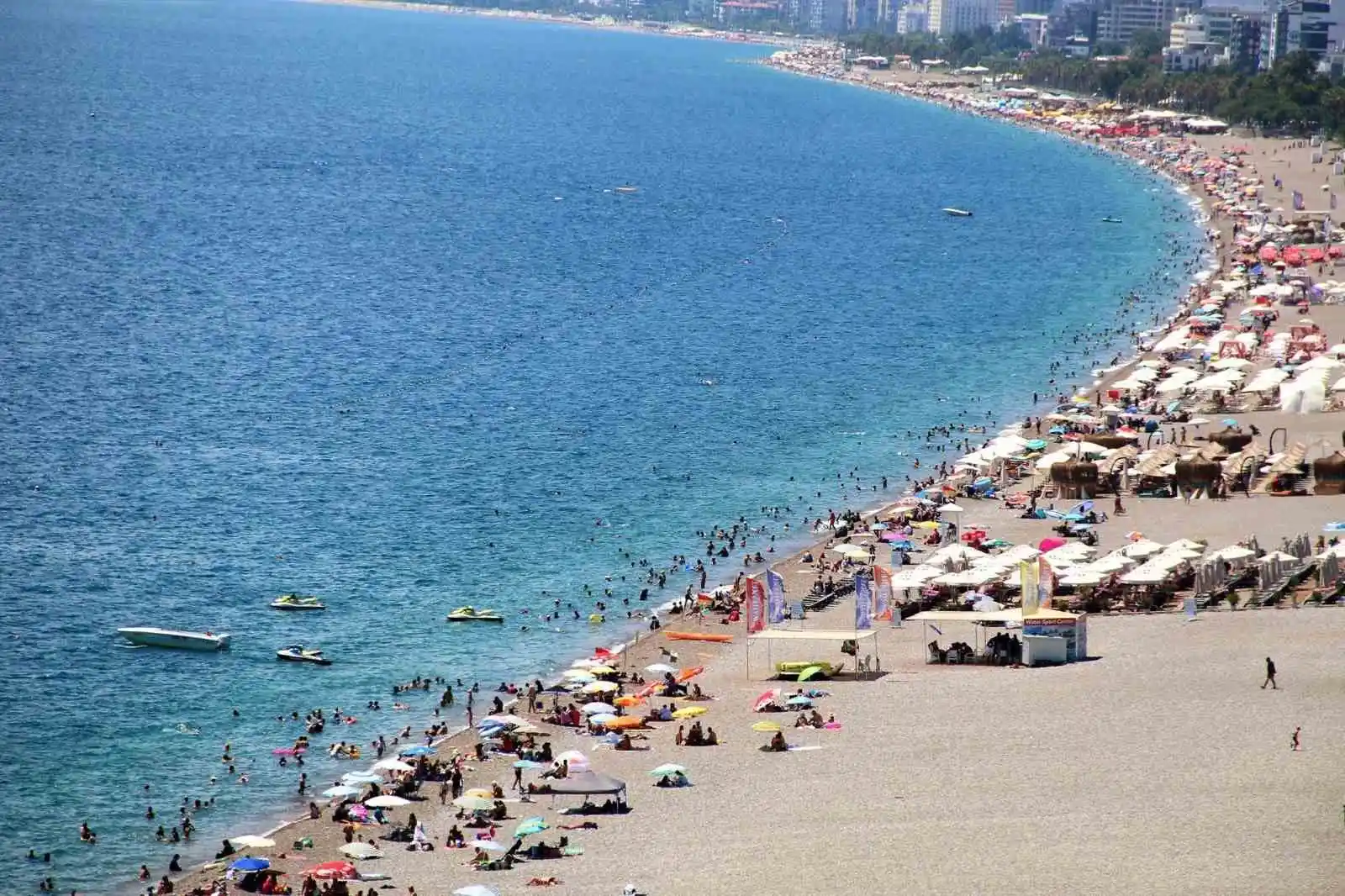 Antalya’dan 2023’e rekor giriş: Turist sayısında geçen yıla yüzde 62,8 fark
