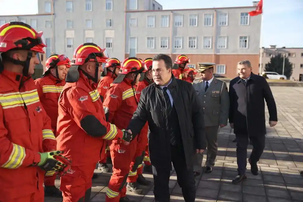 Arnavutluk'tan Türkiye'ye arama-kurtarma ekibi desteği
