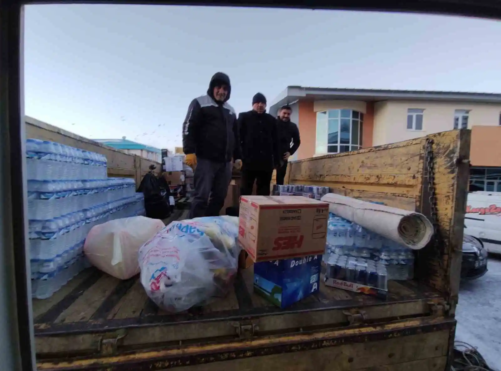 Atatürk Üniversitesi psikososyal destek ekibi ile 5. yardım tırı deprem bölgesine ulaştı
