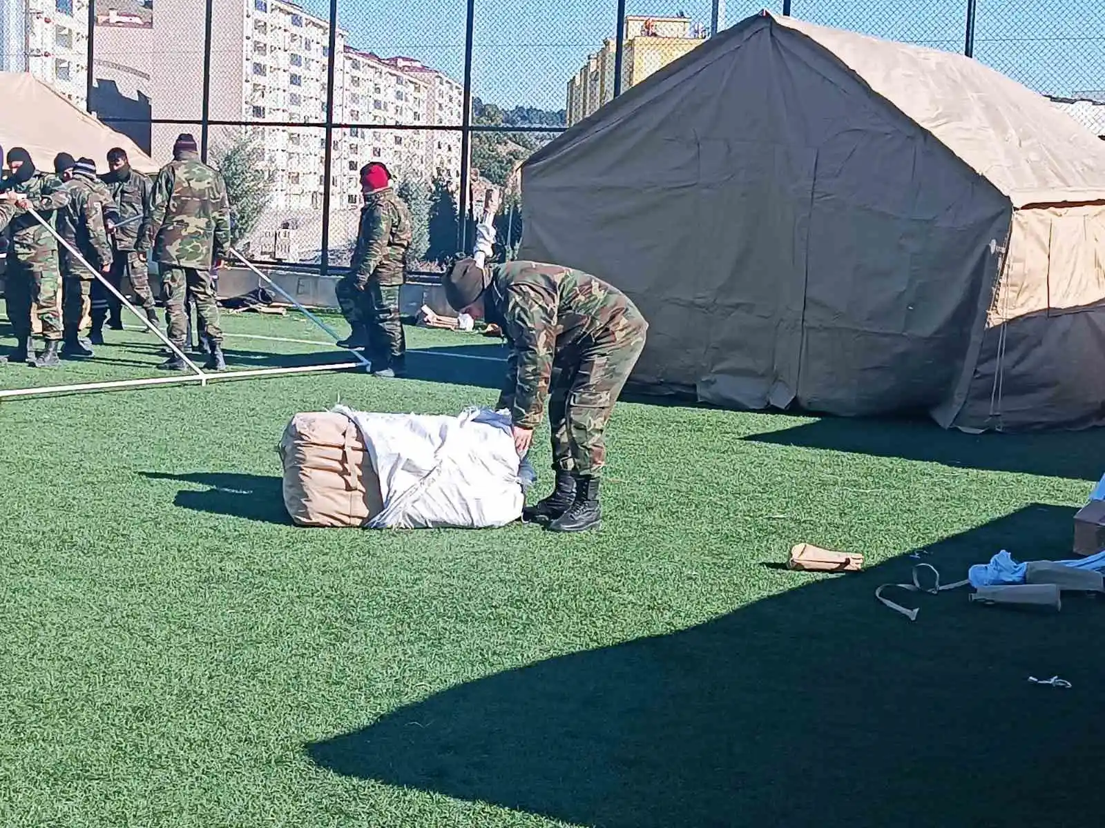 Azerbaycan arama kurtarma ekipleri 51 kişiyi sağ olarak kurtardı
