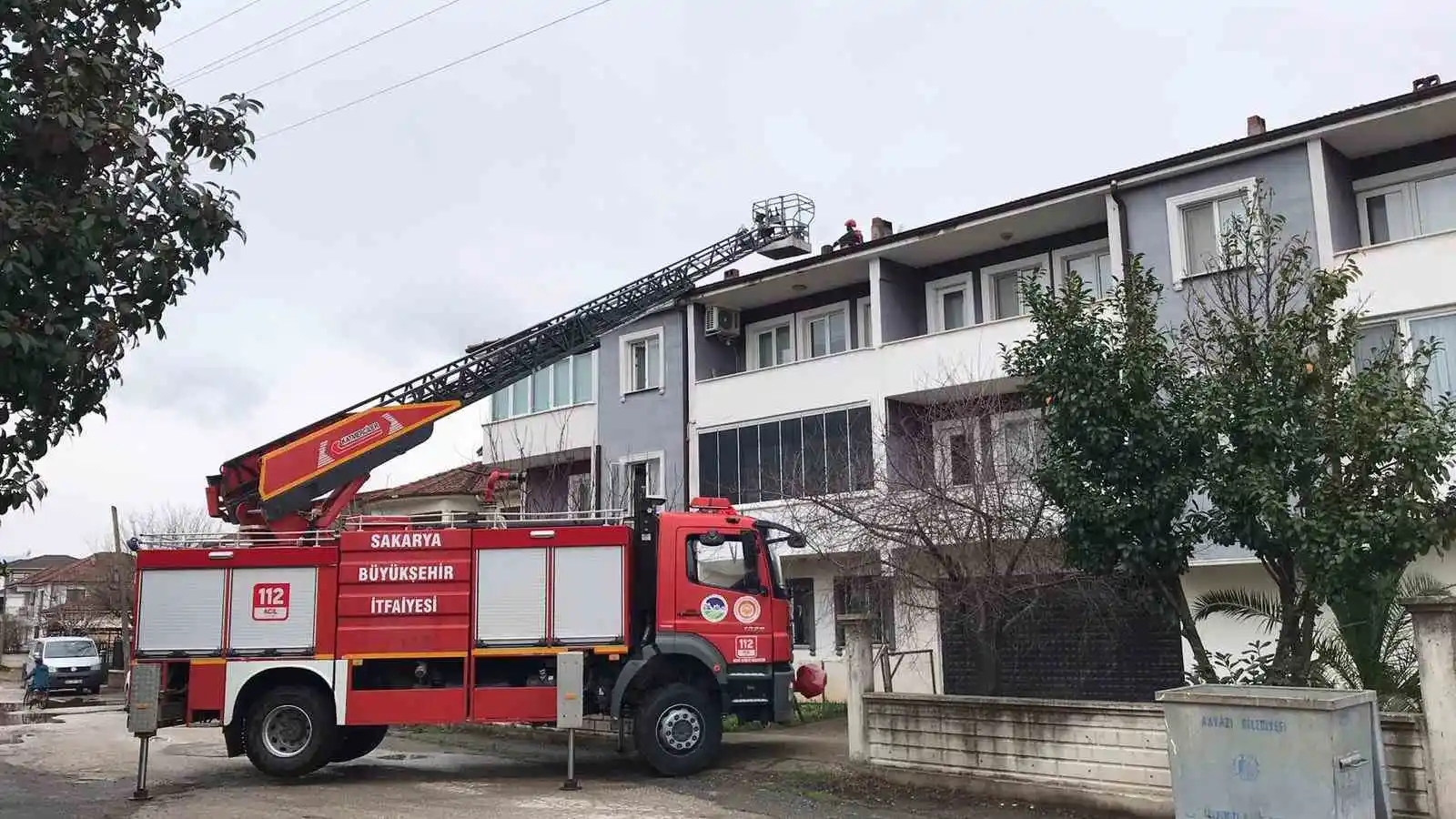 Baca yangını 3 dairede maddi hasar oluşturdu
