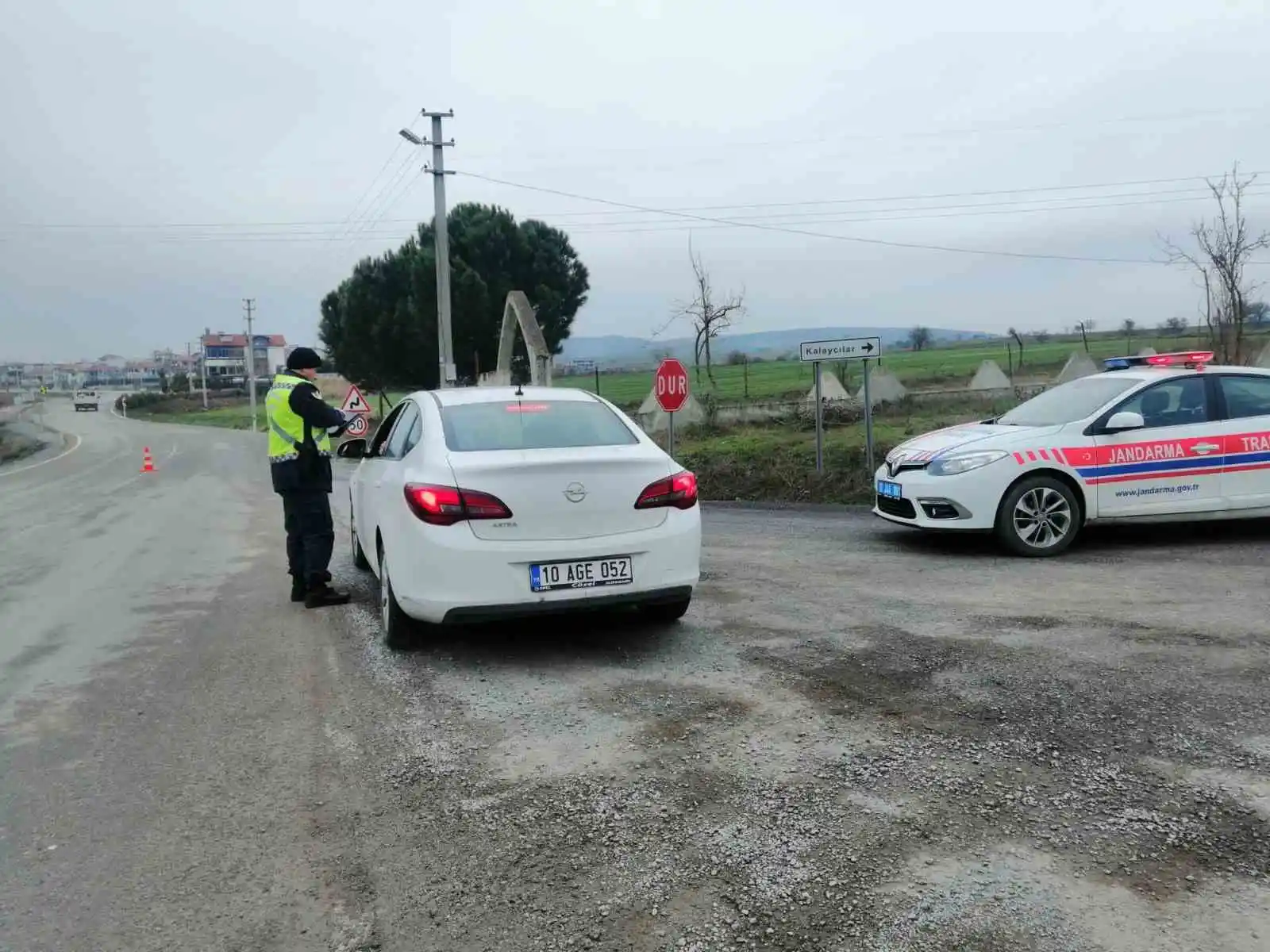 Balıkesir'de polis ve jandarmadan 160 şahsa operasyon
