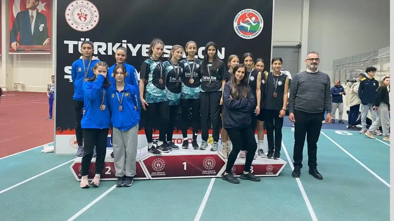 Balıkesirli atletler, Türkiye U16 Salon Şampiyonası'nı zirvede tamamladı
