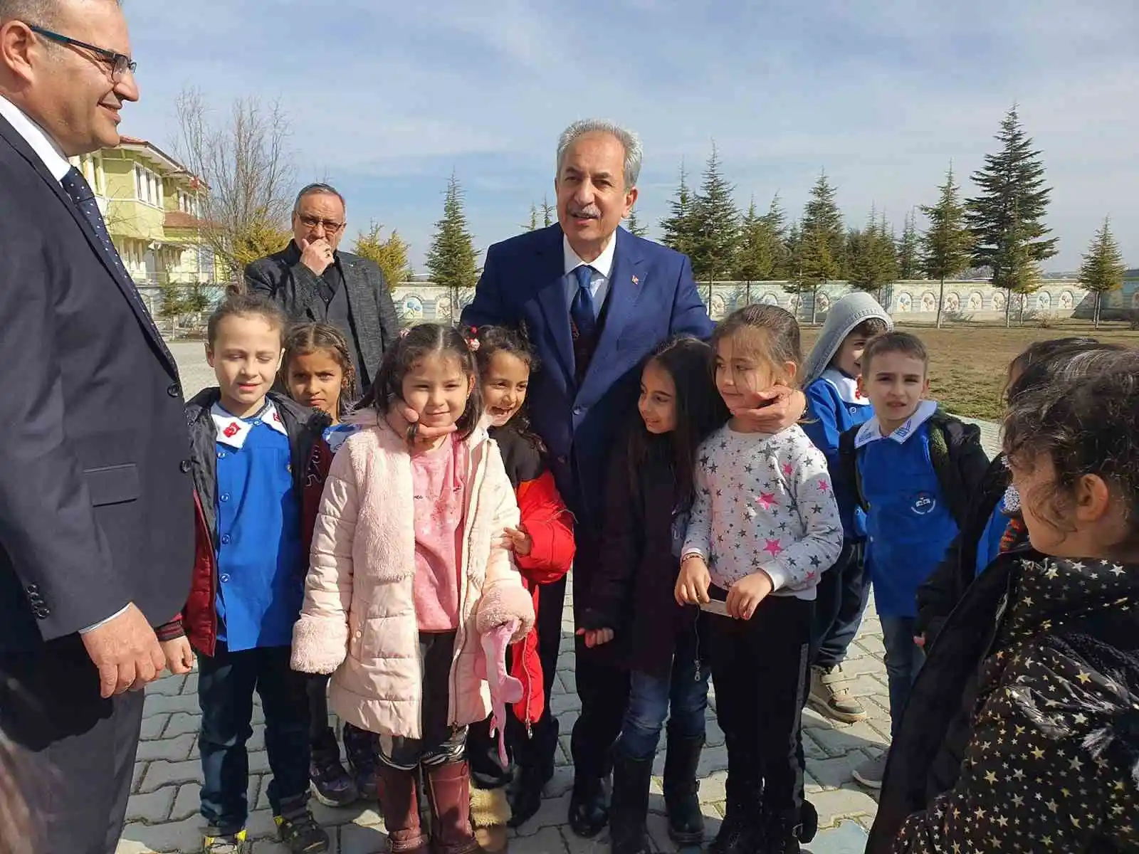 Başkan Akkaya depremzede öğrencilerle buluştu

