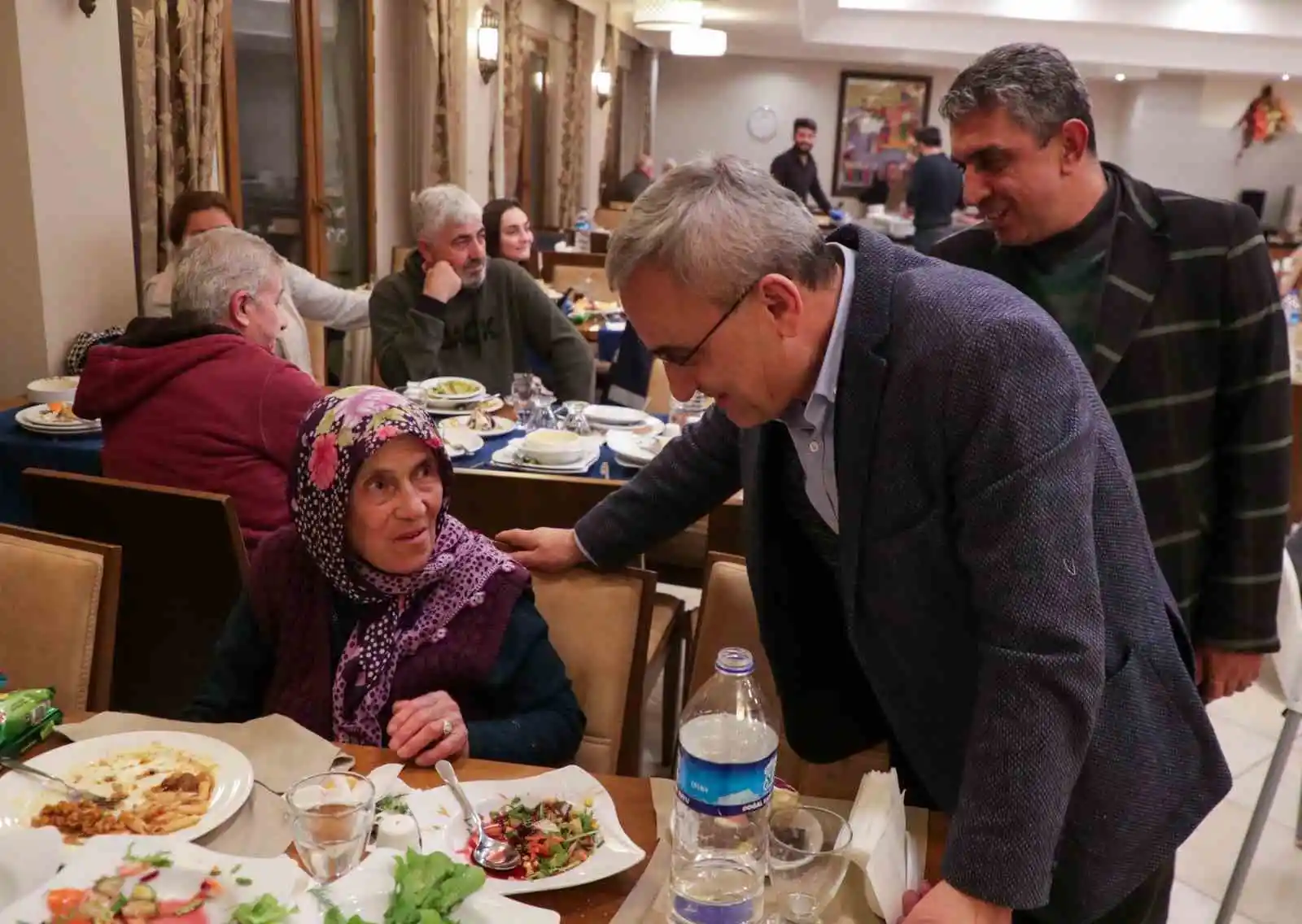 Başkan Işık, Ilıca Harlek Termal Otel’de misafir edilen depremzedeleri ziyaret etti
