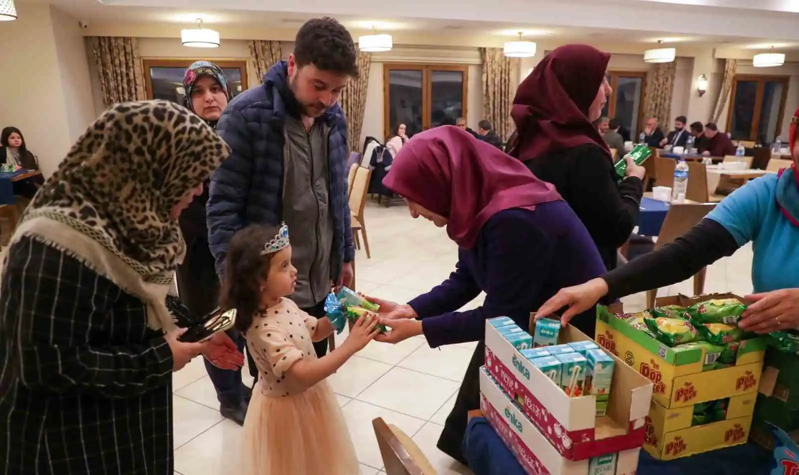 Başkan Işık, Ilıca Harlek Termal Otel’de misafir edilen depremzedeleri ziyaret etti
