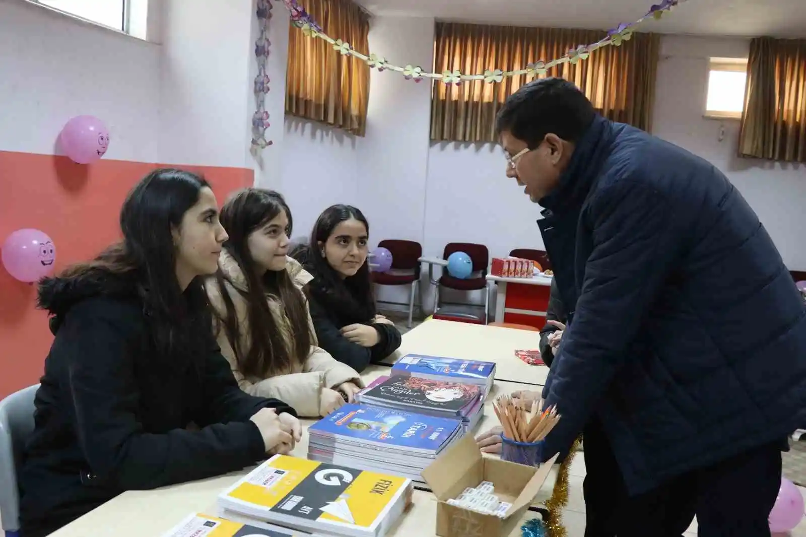 Başkan Özcan gününü çocuklara ayırdı
