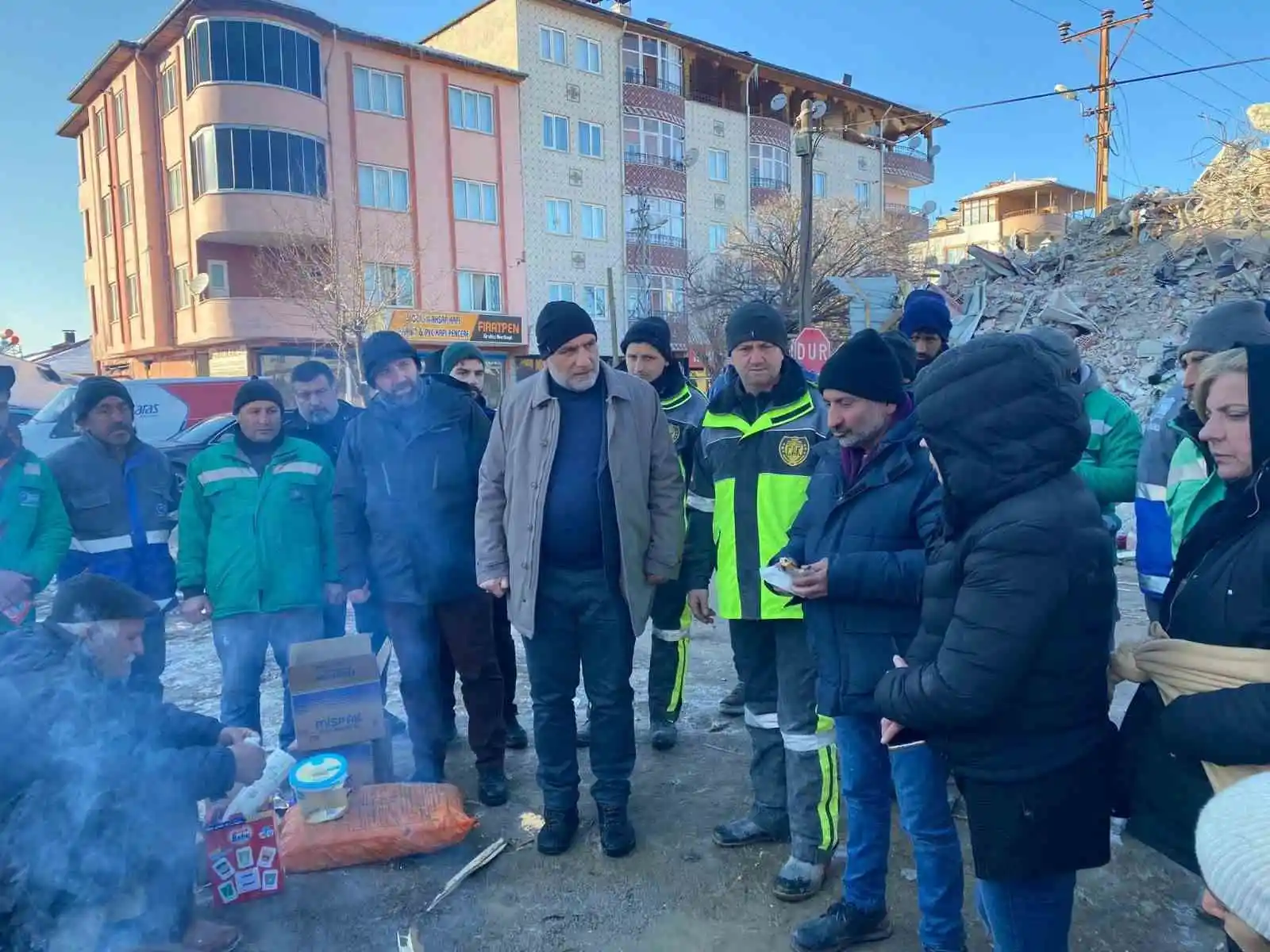 Başkan Sandıkçı: “Tüm imkanlarımızla deprem bölgesindeyiz”
