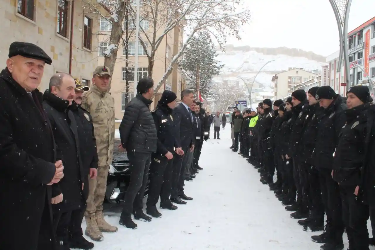 Bayburt Emniyetinden destek gecikmedi: 55 polis deprem bölgesine uğurlandı
