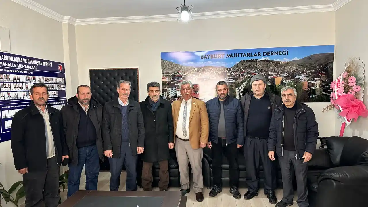 Bayburt'ta köy ve merkez mahalle muhtarlarının deprem bölgesine yardımları sürüyor
