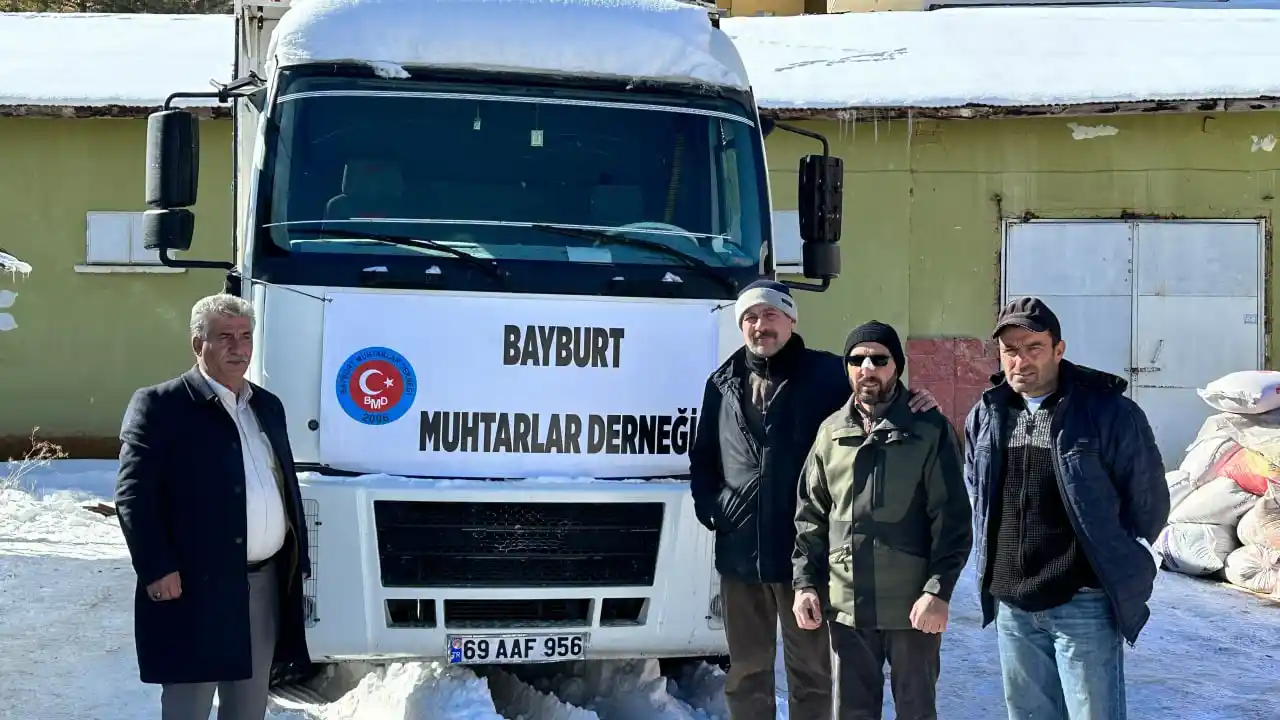 Bayburt’ta köy ve merkez mahalle muhtarlarının deprem bölgesine yardımları sürüyor
