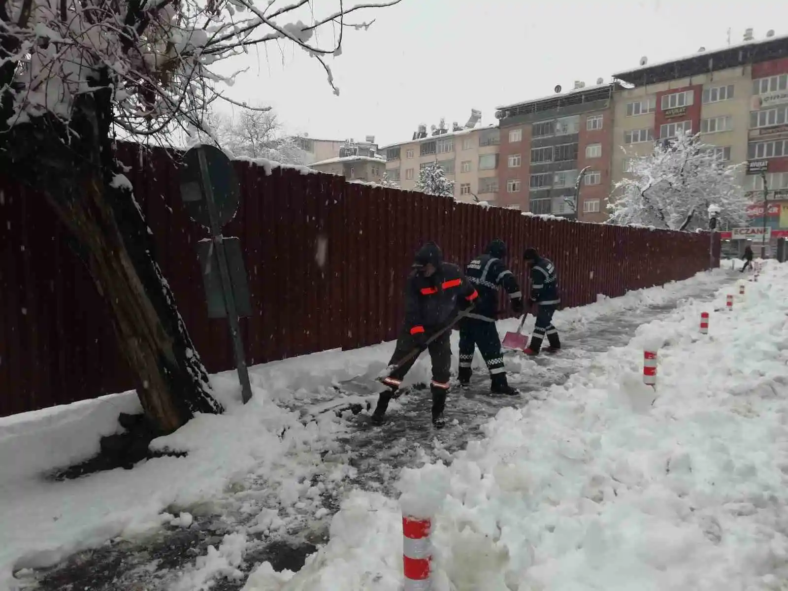 Bingöl Belediyesinin karla mücadelesi sürüyor
