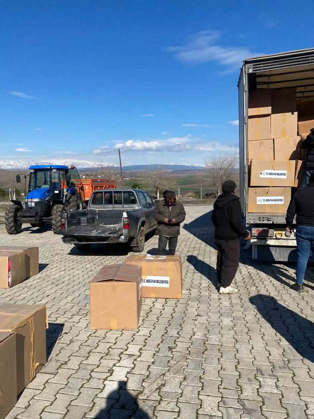 Bozüyük’ten giden 2 tır deprem bölgesine ulaştı
