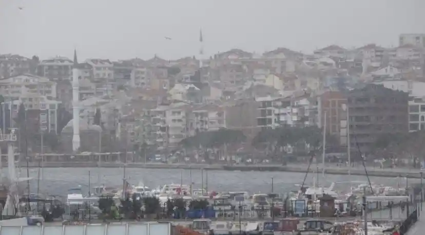 Çanakkale'de 9 ilçede okullar tatil edildi
