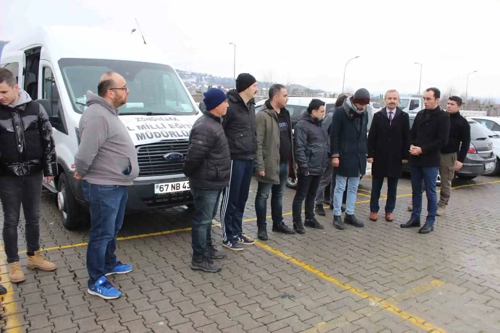 Çaycuma’da idareci ve öğretmenler deprem bölgesine gitti
