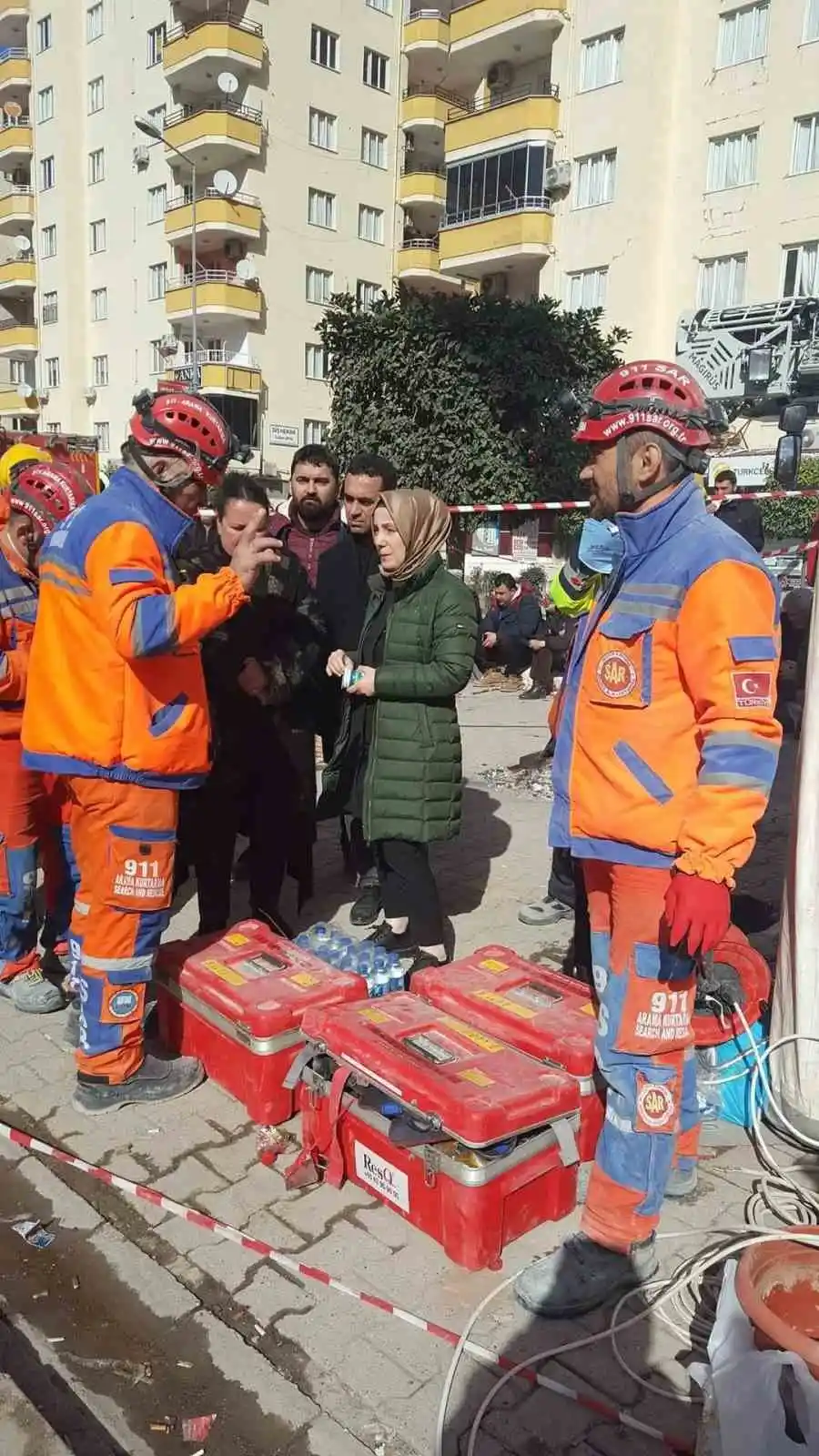 Deprem bölgesinde Bandırma 911 hayat kurtarıyor
