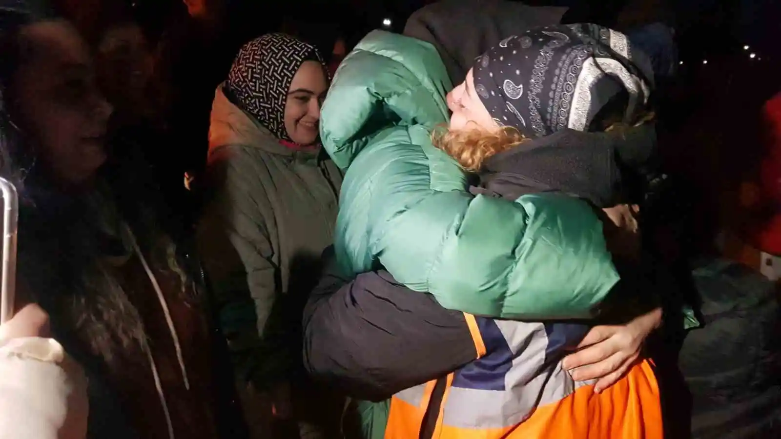 Deprem bölgesinden dönen AFAD ekipleri gözyaşlarına hakim olamadı
