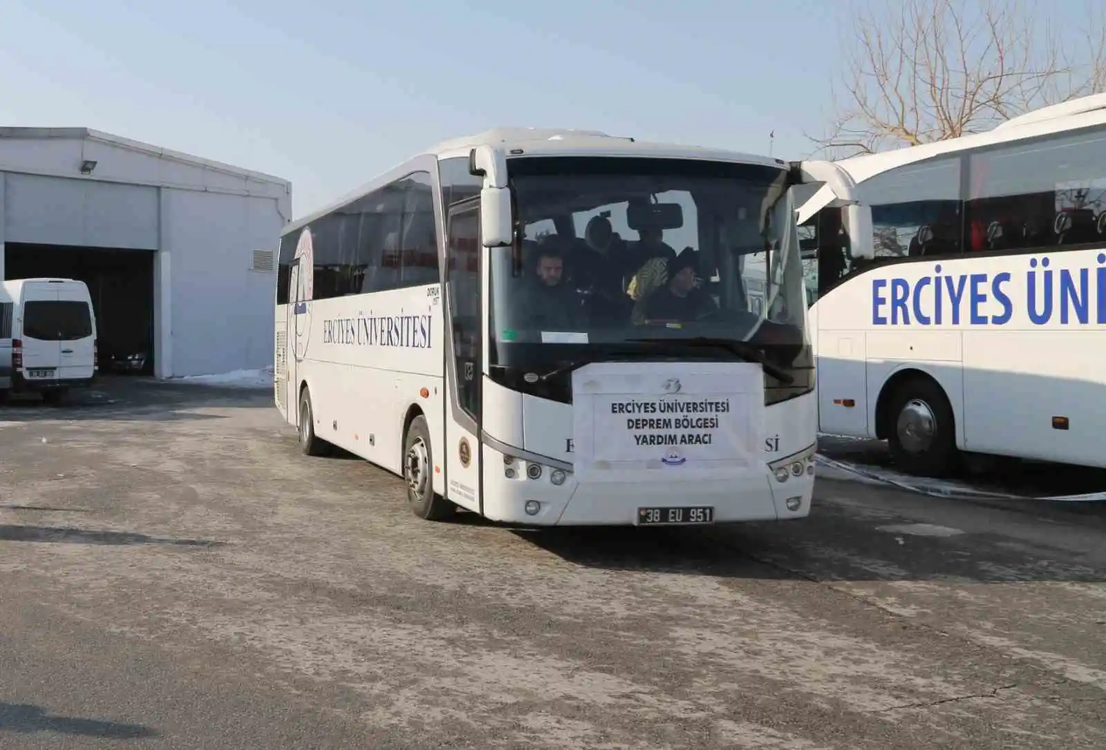 Deprem bölgesine ERÜ'den sağlık ekibi gönderilmeye devam ediyor
