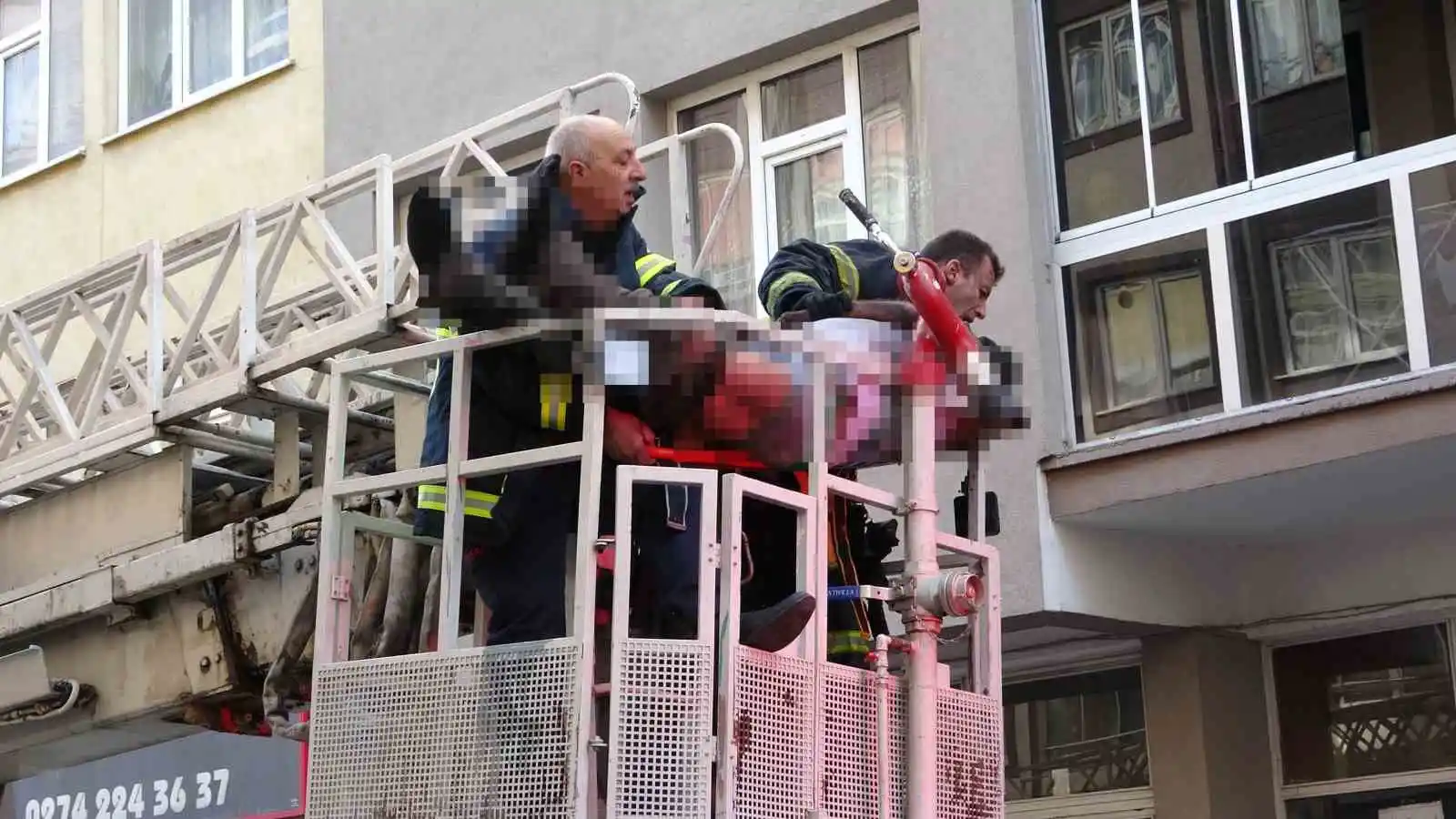 Depremden kurtuldu, yangında öldü
