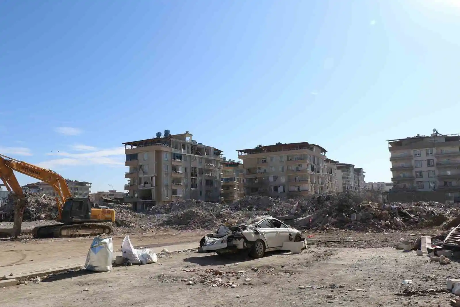 Depremlerde en fazla hasar alan ilçelerin başında gelen Nurdağı, havadan görüntülendi
