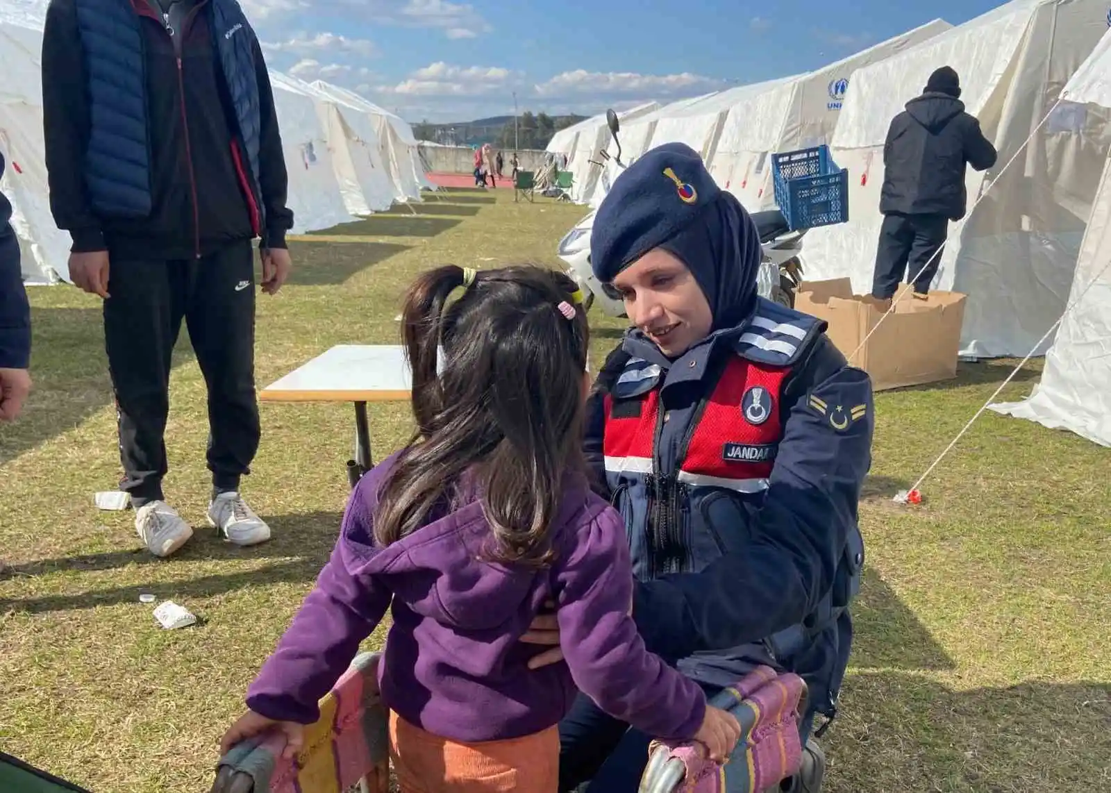 Depremzede çadırında doğan bebeğe 'Umut' adı verildi
