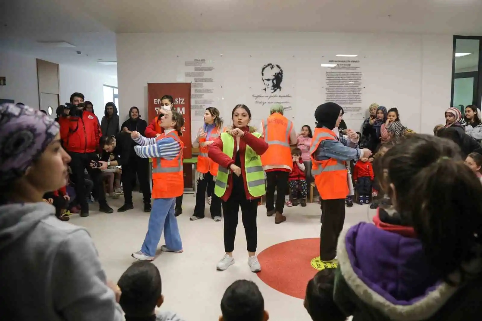 Depremzede çocuklar Büyükşehir’le güldü
